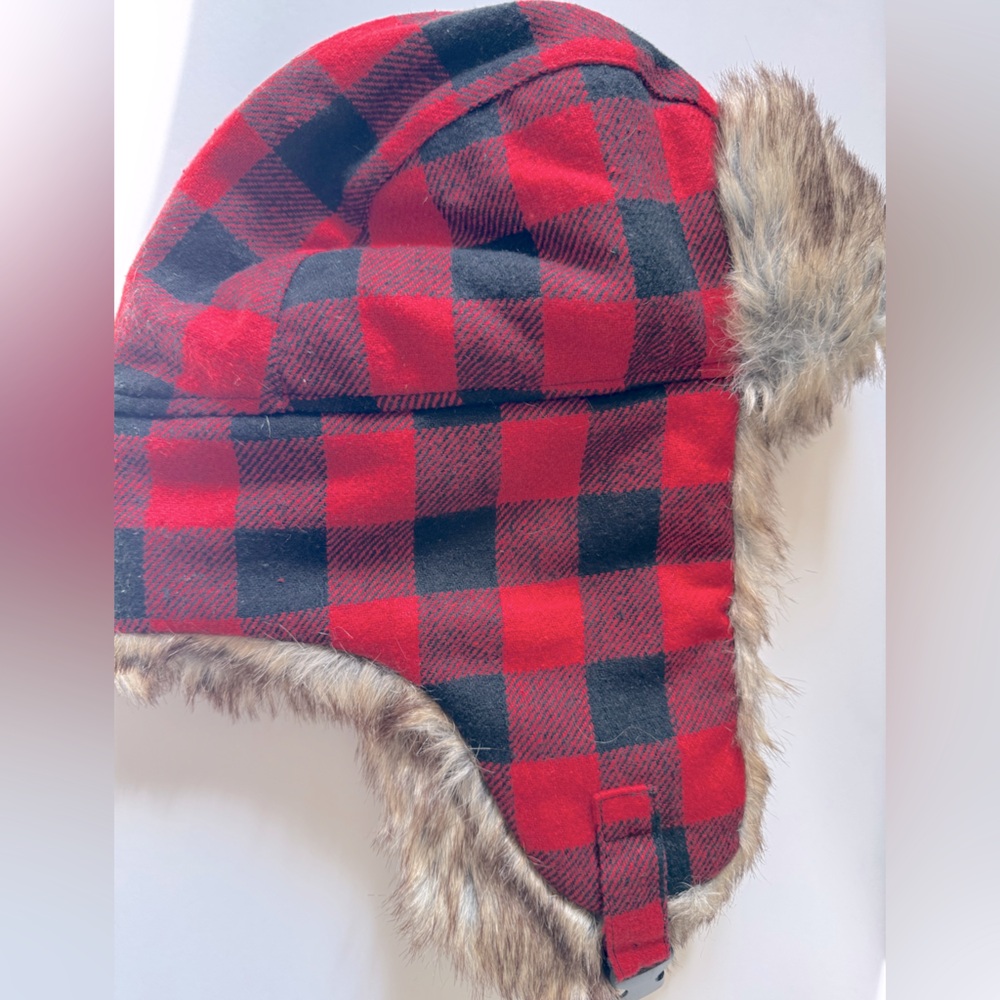 NWT Amazon Essentials Men's Red&Black Buffalo Check Trapper Hat with Faux Fur